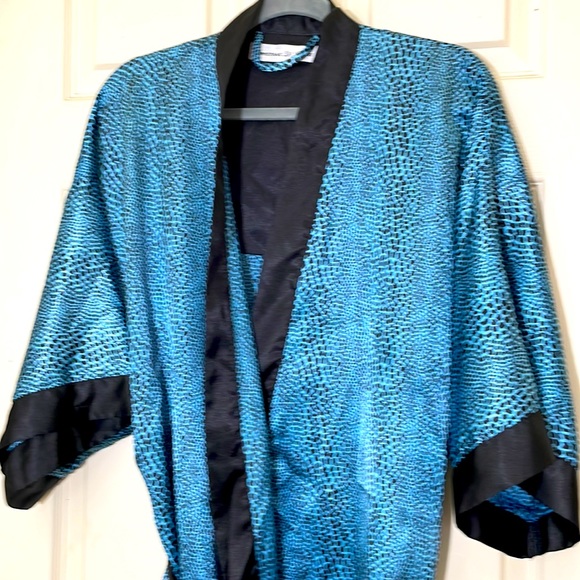 Beautiful Blue Animal Print Satin Robe Size Large - Picture 3 of 5